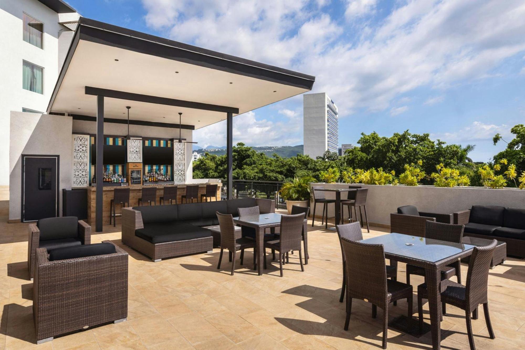 Hotel Courtyard By Marriott Kingston, Jamaica Zewnętrze zdjęcie