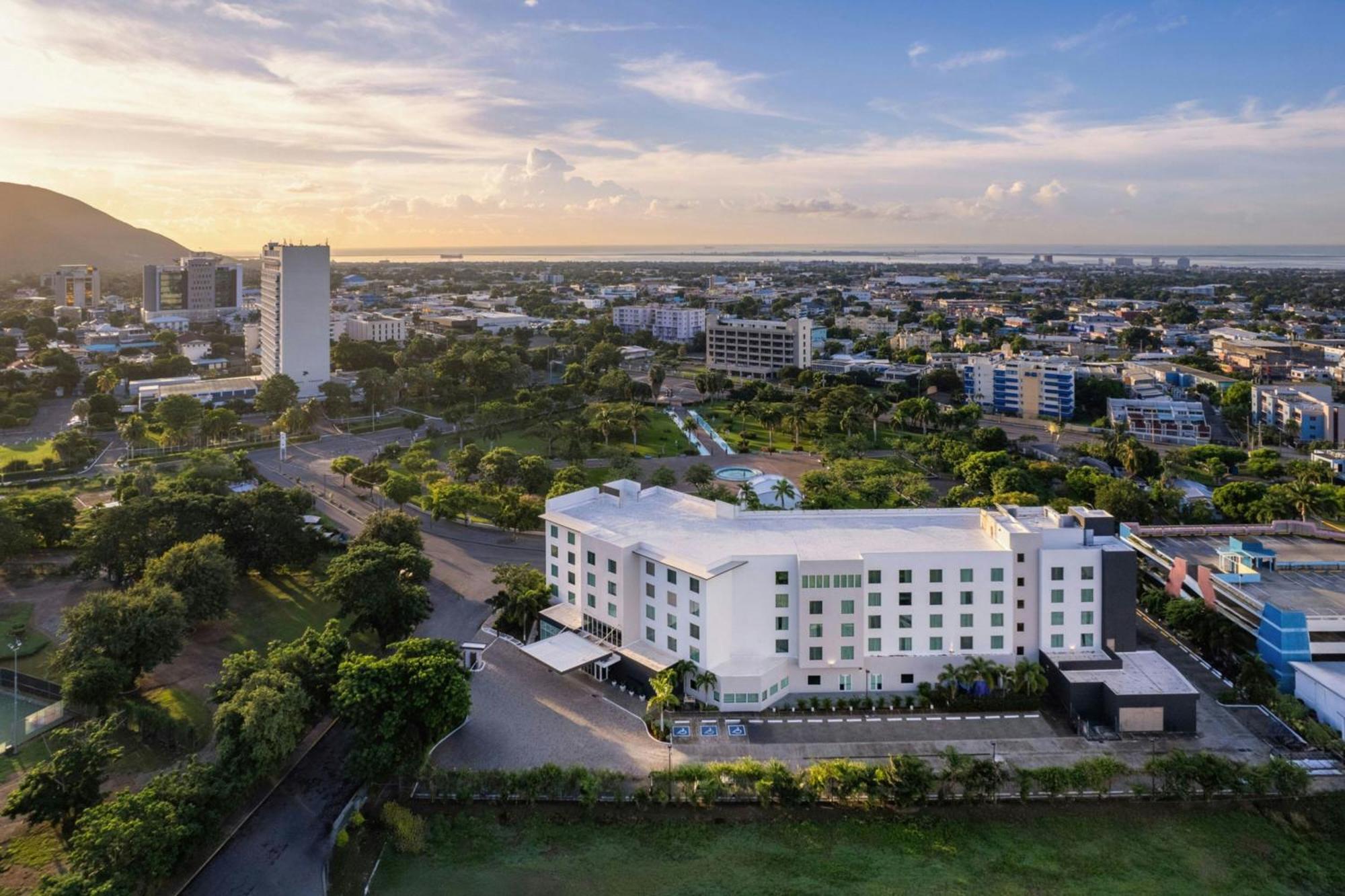 Hotel Courtyard By Marriott Kingston, Jamaica Zewnętrze zdjęcie