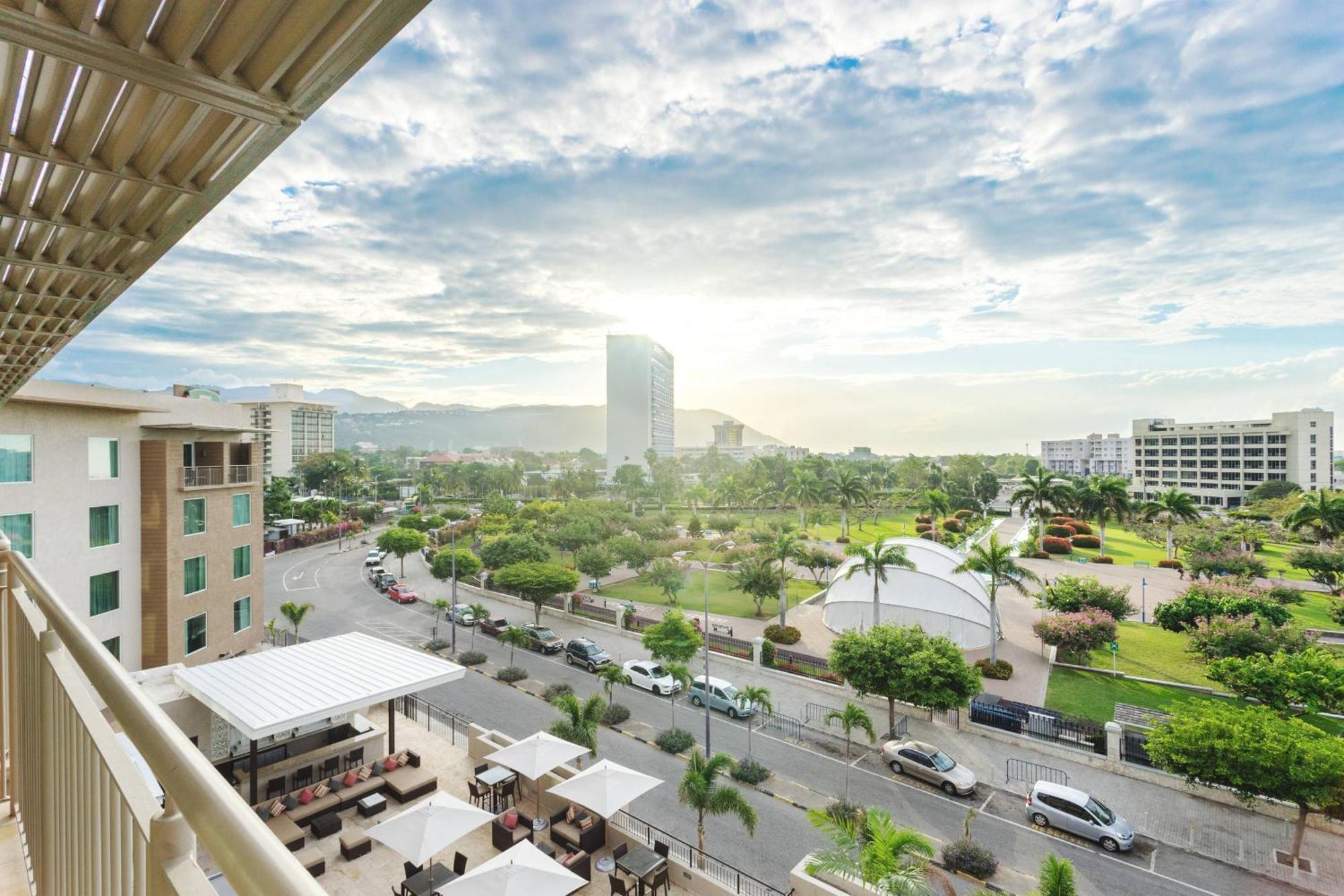 Hotel Courtyard By Marriott Kingston, Jamaica Zewnętrze zdjęcie